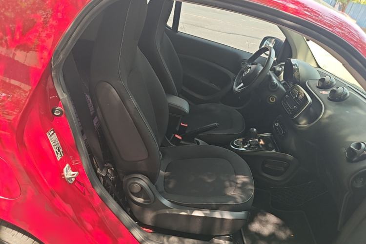 Used smart fortwo 2019 0.9T 66kW Hardtop Wind Power Edition China VI Right Front Seat