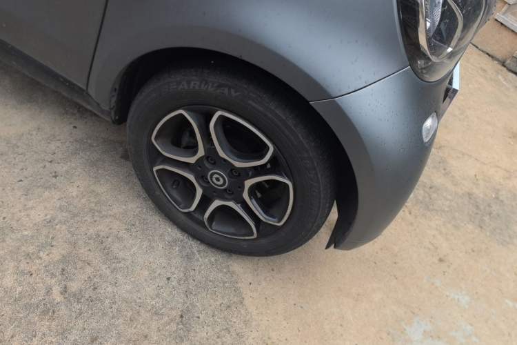 Used smart fortwo 2019 0.9T 66kW Hardtop Wind Power Edition China VI Right Front Wheel Hub
