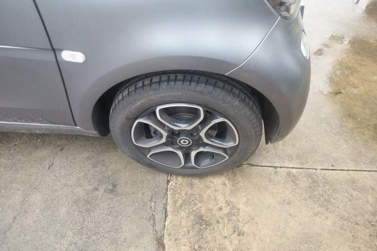 Used smart fortwo 2019 0.9T 66kW Hardtop Wind Power Edition China VI Right Front Wheel Hub