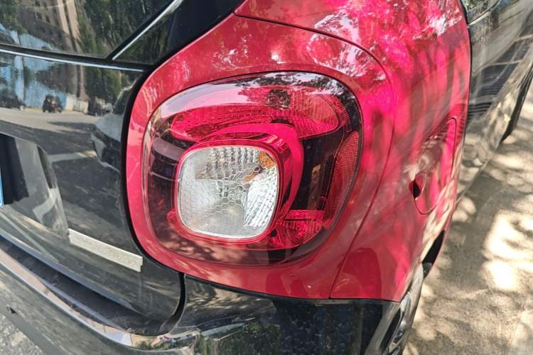 Used smart fortwo 2019 0.9T 66kW Hardtop Wind Power Edition China VI Right Rear Taillight