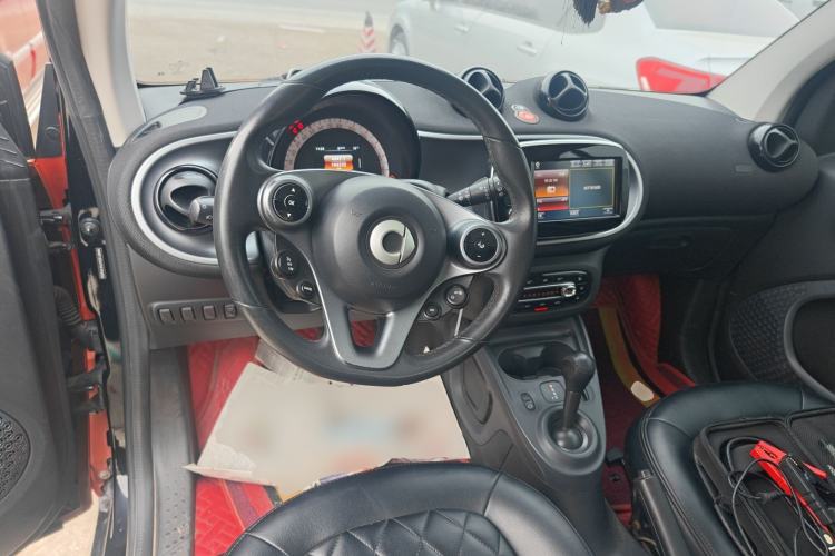 Used smart fortwo 2019 0.9T 66kW Hardtop Pioneer Edition China VI Steering Wheel