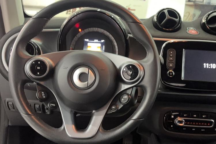 Used smart fortwo 2019 0.9T 66kW Hardtop Engine Version China VI Emission Standard Steering Wheel