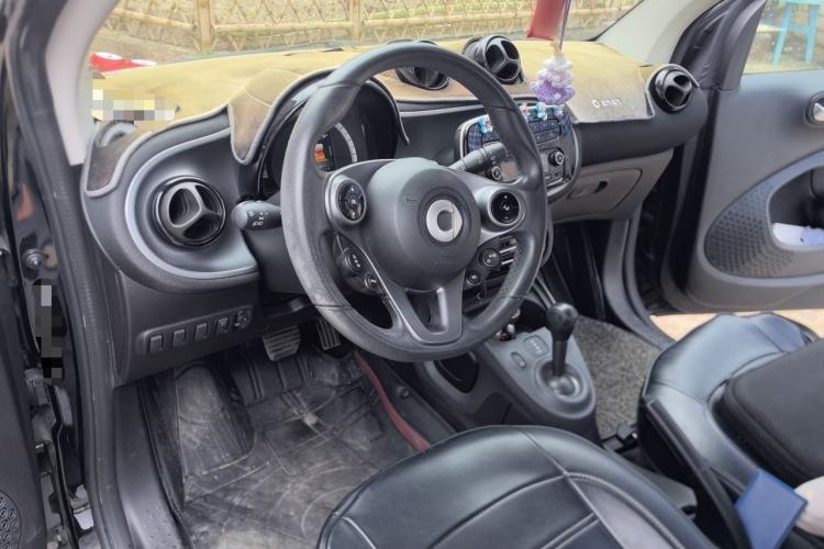 Used smart fortwo 2019 0.9T 66kW Hardtop Wind Power Edition China VI Steering Wheel