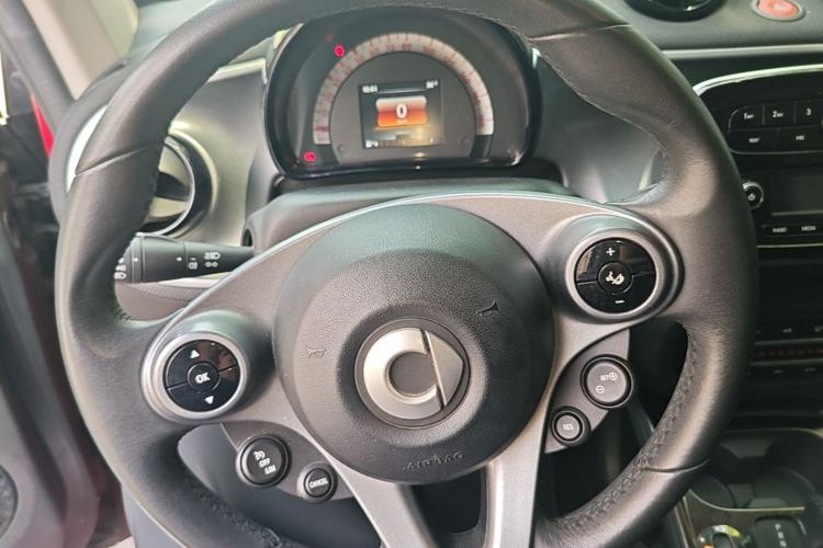Used smart fortwo 2019 0.9T 66kW Hardtop Wind Power Edition China VI Steering Wheel