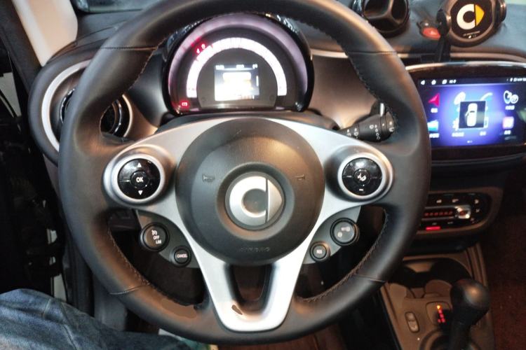 Used smart fortwo 2019 0.9T 66kW Hardtop Wind Power Edition China VI Steering Wheel