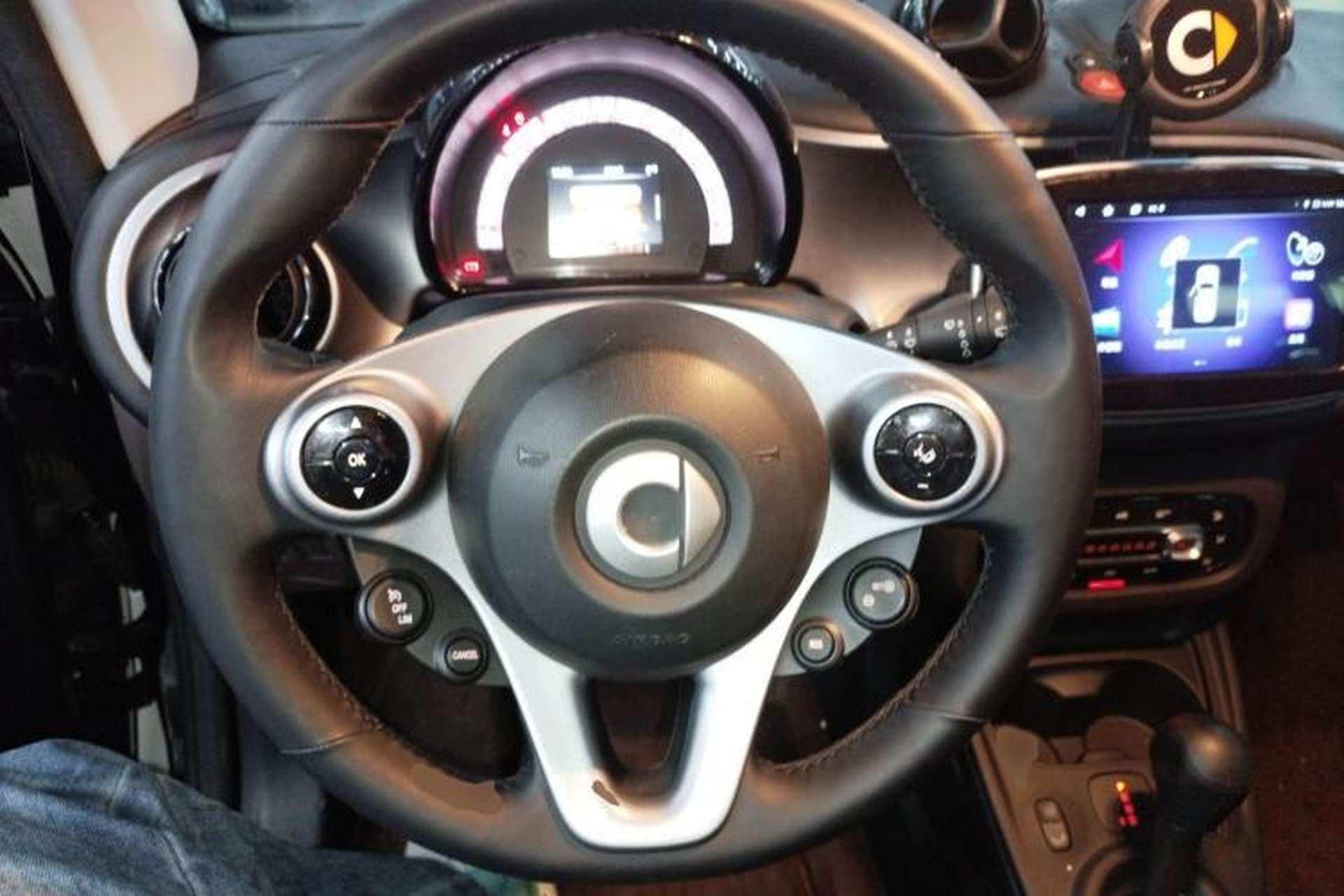 Used smart fortwo 2019 0.9T 66kW Hardtop Wind Power Edition China VI Steering Wheel