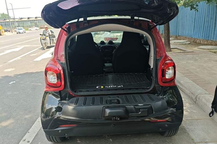 Used smart fortwo 2019 0.9T 66kW Hardtop Wind Power Edition China VI Trunk