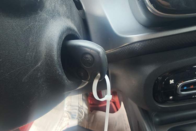 Used smart fortwo 2019 0.9T 66kW Hardtop Pioneer Edition China VI Vehicle Key