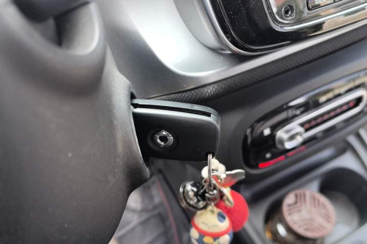 Used smart fortwo 2019 0.9T 66kW Hardtop Wind Power Edition China VI Vehicle Key