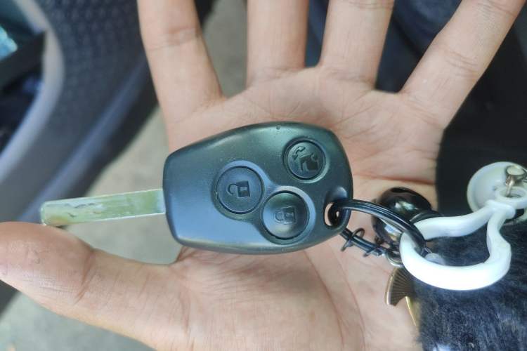Used smart fortwo 2019 0.9T 66kW Hardtop Wind Power Edition China VI Vehicle Key