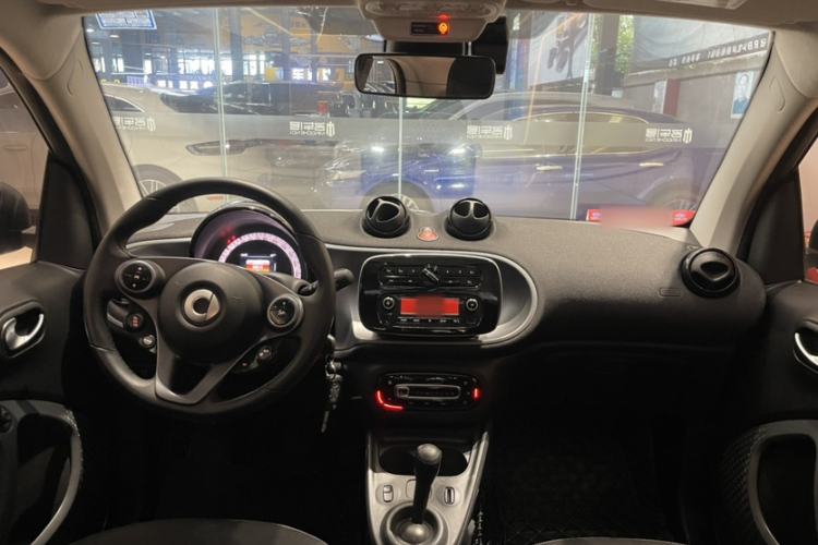 Used smart fortwo 2019 0.9T 66kW Hardtop Wind Power Edition China VI Audio And AC Panel