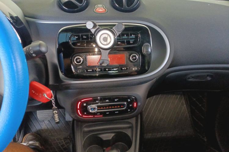 Used smart fortwo 2019 0.9T 66kW Hardtop Wind Power Edition China VI Audio And AC Panel