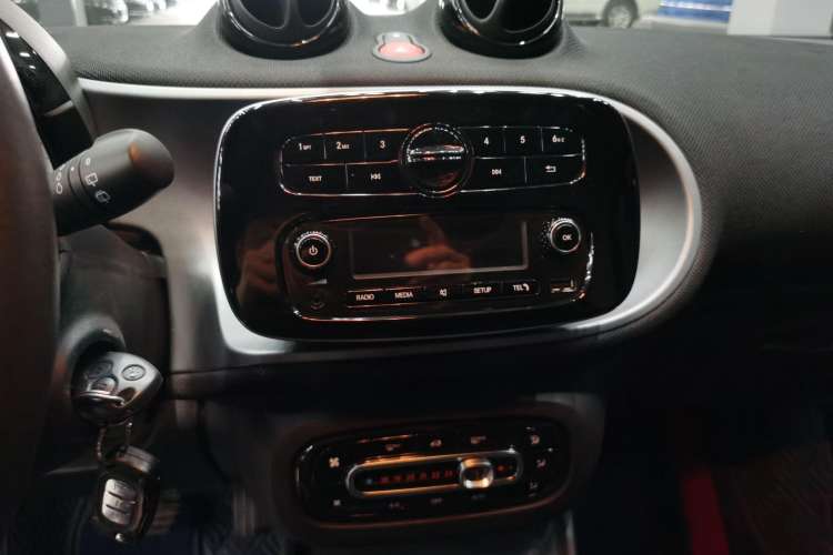 Used smart fortwo 2019 0.9T 66kW Hardtop Wind Power Edition China VI Audio And AC Panel