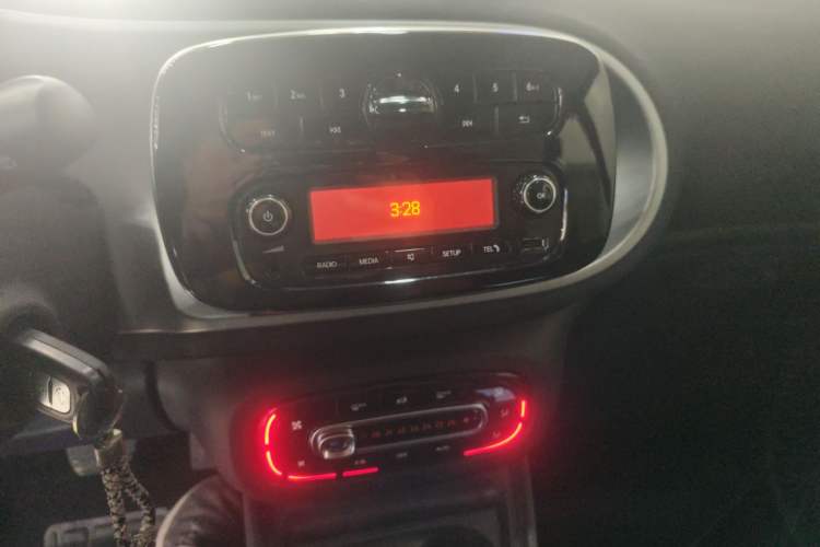 Used smart fortwo 2019 0.9T 66kW Hardtop Wind Power Edition China VI Audio And AC Panel