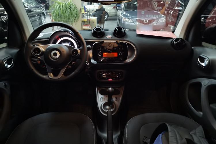 Used smart fortwo 2019 0.9T 66kW Hardtop Wind Power Edition China VI Center Console