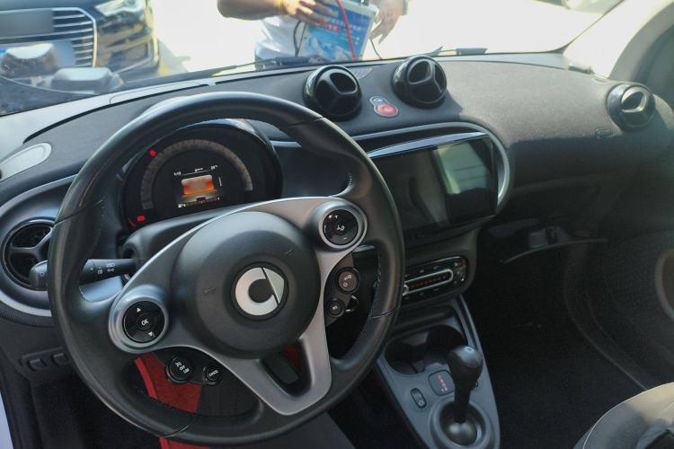 Used smart fortwo 2019 0.9T 66kW Hardtop Wind Power Edition China VI Center Console