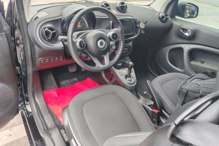 Used smart fortwo 2019 0.9T 66kW Hardtop Wind Power Edition China VI Center Console