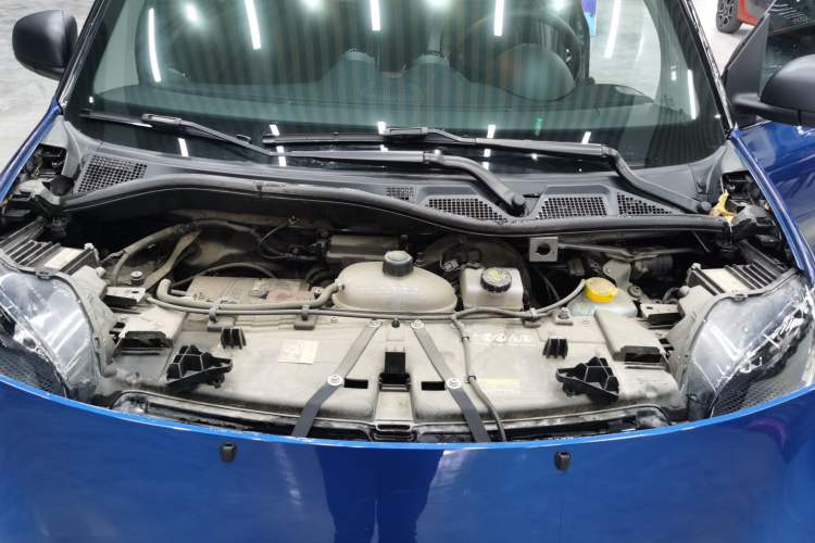 Used smart fortwo 2019 0.9T 66kW Hardtop Wind Power Edition China VI Engine Bay