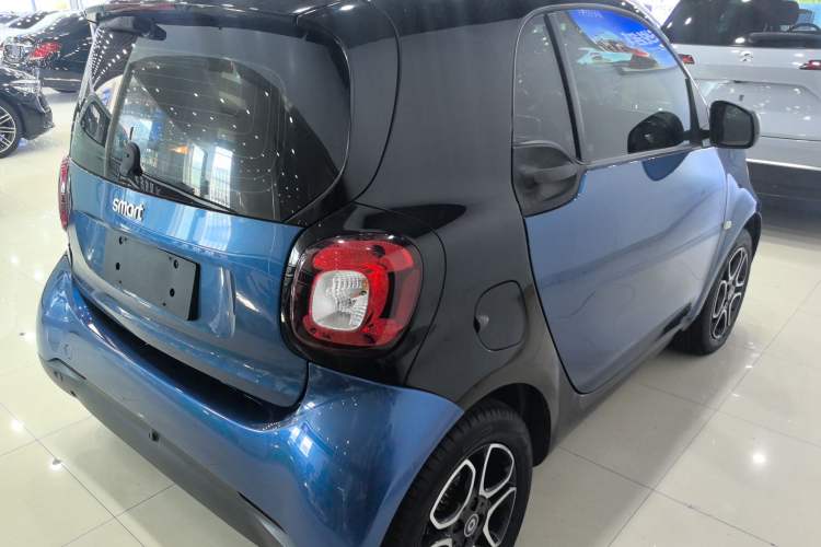 Used smart fortwo 2019 0.9T 66kW Hardtop Wind Power Edition China VI Exterior 4