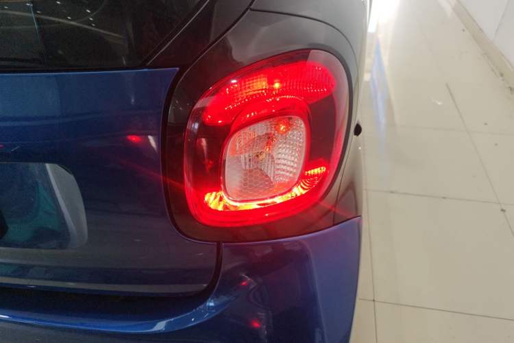 Used smart fortwo 2019 0.9T 66kW Hardtop Wind Power Edition China VI Exterior 6