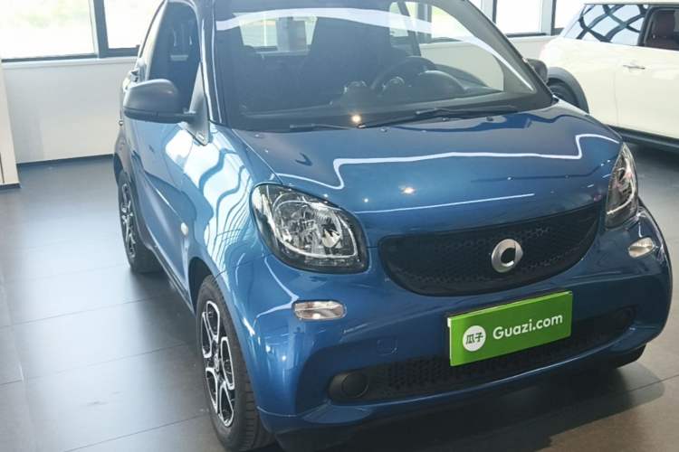 Used smart fortwo 2019 0.9T 66kW Hardtop Wind Power Edition China VI Front Right 45 Deg