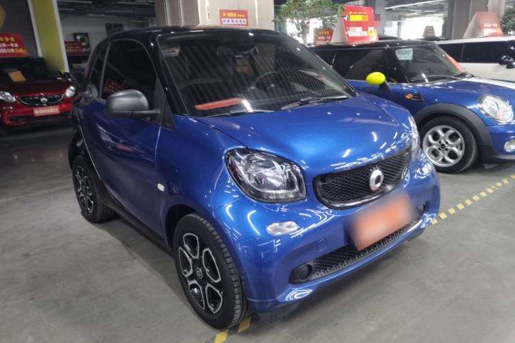 Used smart fortwo 2019 0.9T 66kW Hardtop Wind Power Edition China VI Front Right 45 Deg