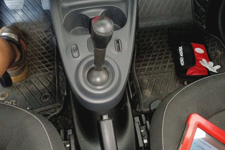 Used smart fortwo 2019 0.9T 66kW Hardtop Wind Power Edition China VI Gear Lever