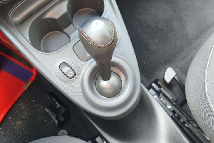 Used smart fortwo 2019 0.9T 66kW Hardtop Wind Power Edition China VI Gear Lever