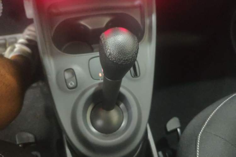 Used smart fortwo 2019 0.9T 66kW Hardtop Wind Power Edition China VI Gear Lever