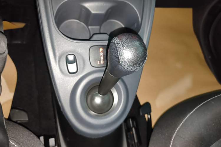 Used smart fortwo 2019 0.9T 66kW Hardtop Wind Power Edition China VI Gear Lever