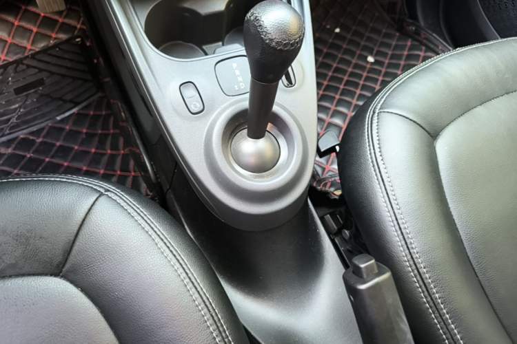 Used smart fortwo 2019 0.9T 66kW Hardtop Engine Version China VI Emission Standard Gear Lever