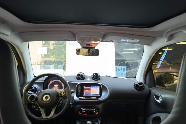 Used smart fortwo 2019 0.9T 66kW Hardtop Engine Version China VI Emission Standard Headliner