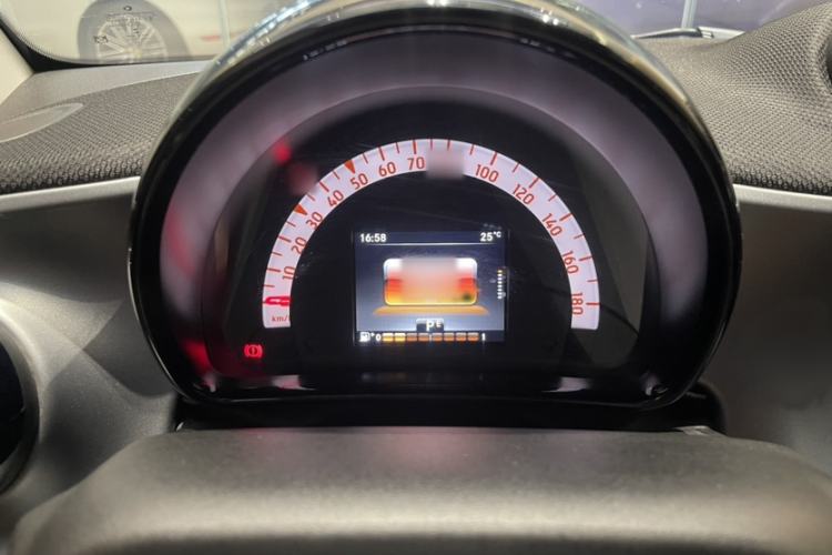 Used smart fortwo 2019 0.9T 66kW Hardtop Wind Power Edition China VI Instrument Cluster