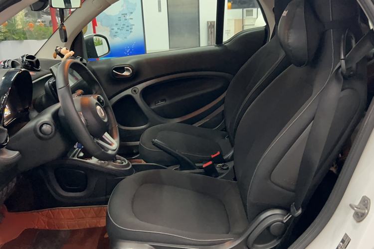 Used smart fortwo 2019 0.9T 66kW Hardtop Wind Power Edition China VI Interior 1