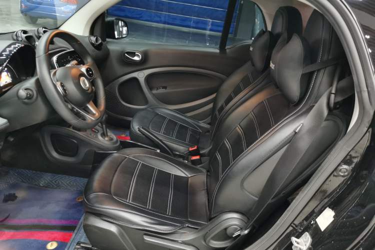 Used smart fortwo 2019 0.9T 66kW Hardtop Wind Power Edition China VI Interior 1