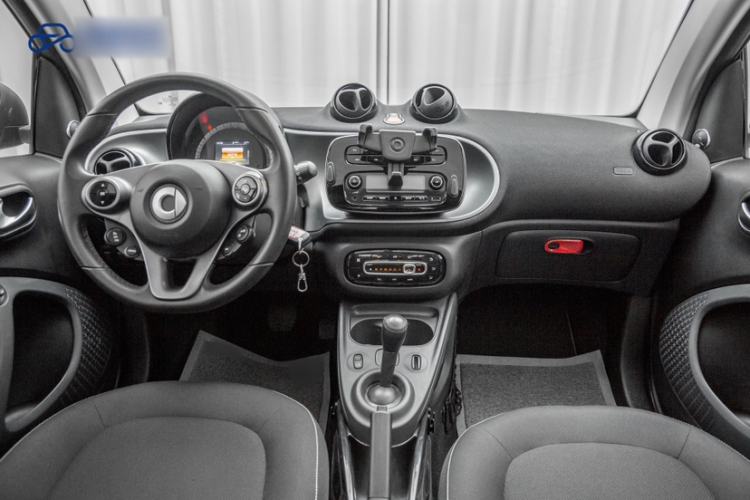 Used smart fortwo 2019 0.9T 66kW Hardtop Wind Power Edition China VI Interior 1