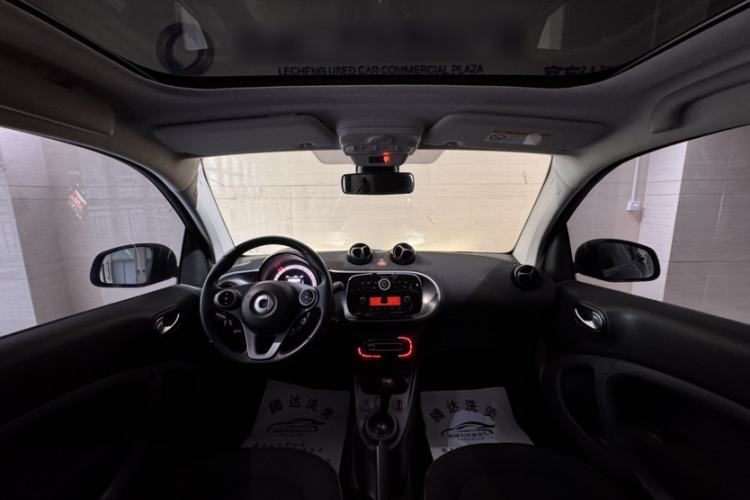Used smart fortwo 2019 0.9T 66kW Hardtop Wind Power Edition China VI Interior 1