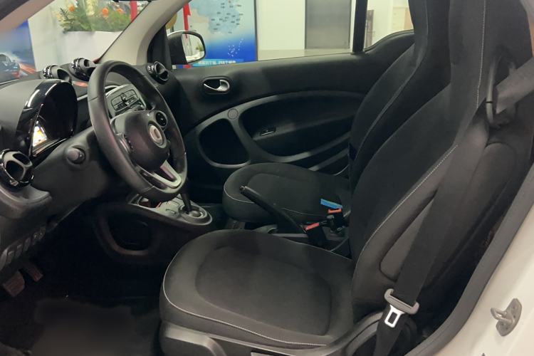 Used smart fortwo 2019 0.9T 66kW Hardtop Wind Power Edition China VI Interior 1