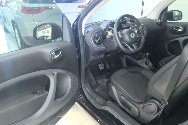 Used smart fortwo 2019 0.9T 66kW Hardtop Wind Power Edition China VI Interior 2