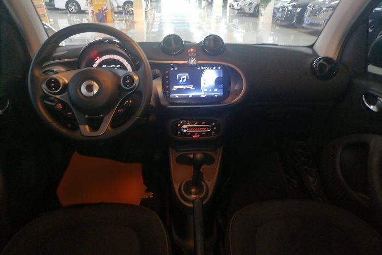 Used smart fortwo 2019 0.9T 66kW Hardtop Wind Power Edition China VI Interior 2