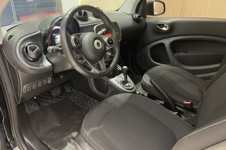 Used smart fortwo 2019 0.9T 66kW Hardtop Wind Power Edition China VI Interior 2