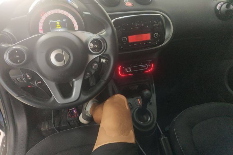 Used smart fortwo 2019 0.9T 66kW Hardtop Wind Power Edition China VI Interior 2
