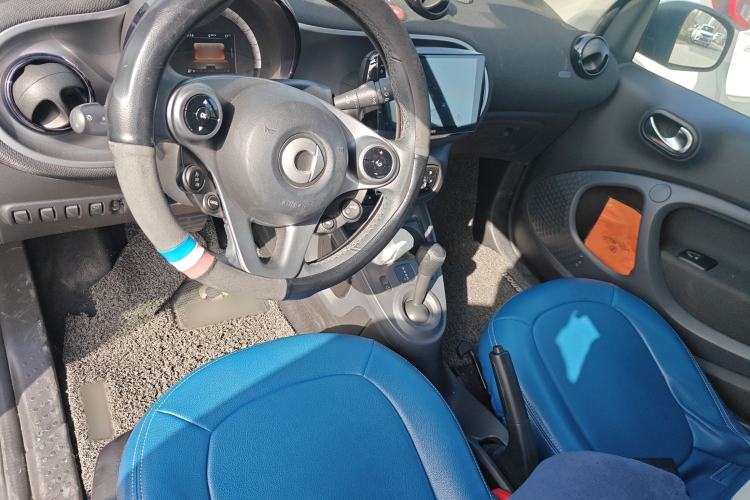 Used smart fortwo 2019 0.9T 66kW Hardtop Wind Power Edition China VI Interior 2