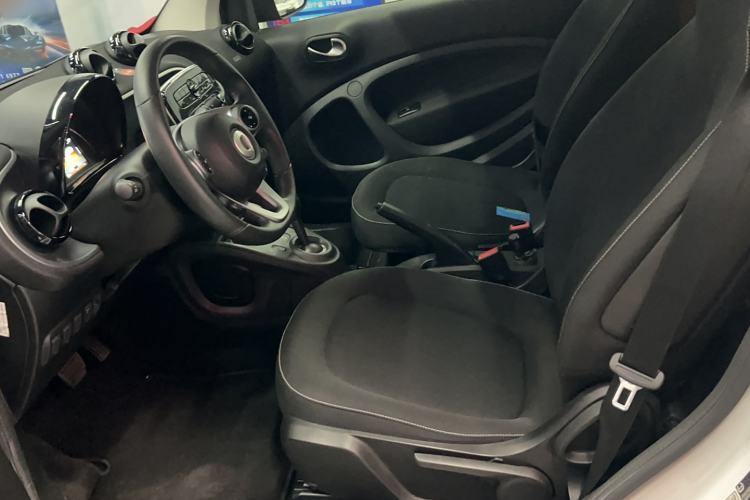 Used smart fortwo 2019 0.9T 66kW Hardtop Wind Power Edition China VI Interior 2