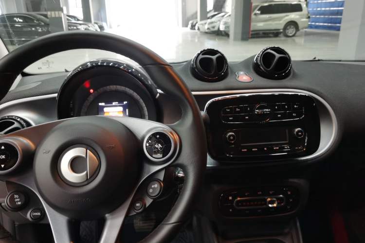 Used smart fortwo 2019 0.9T 66kW Hardtop Wind Power Edition China VI Interior 3