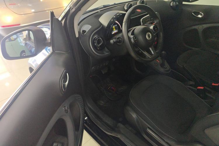 Used smart fortwo 2019 0.9T 66kW Hardtop Wind Power Edition China VI Interior 3