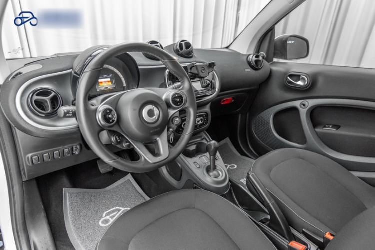 Used smart fortwo 2019 0.9T 66kW Hardtop Wind Power Edition China VI Interior 3