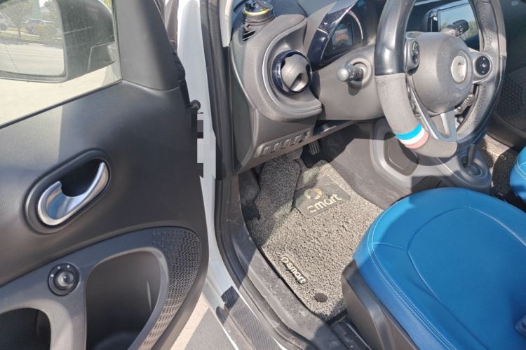 Used smart fortwo 2019 0.9T 66kW Hardtop Wind Power Edition China VI Interior 3