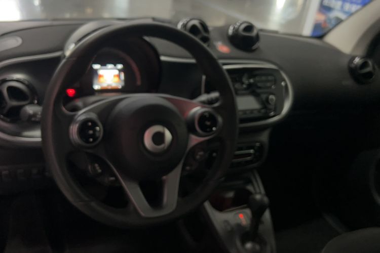 Used smart fortwo 2019 0.9T 66kW Hardtop Wind Power Edition China VI Interior 3