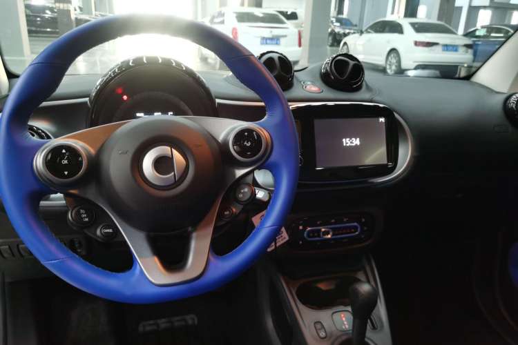 Used smart fortwo 2019 0.9T 66kW Hardtop Engine Version China VI Emission Standard Interior 3